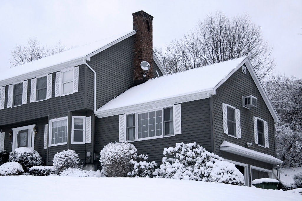 6 Roof Maintenance Solutions For Winter Image